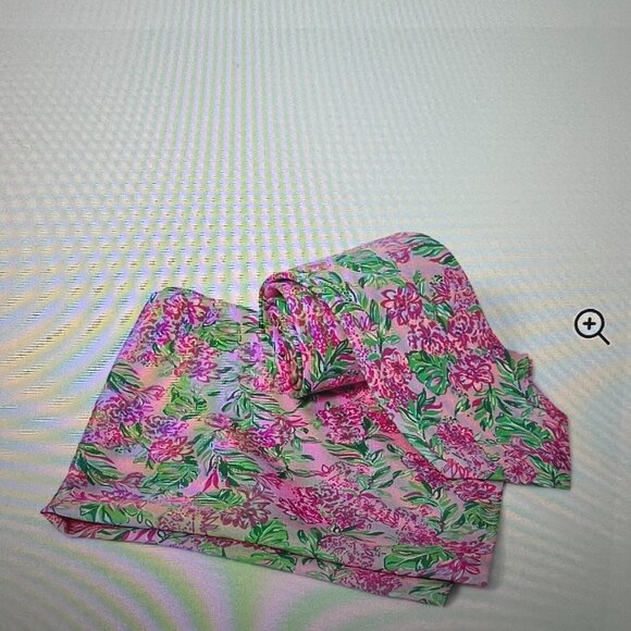 New in Box Lilly Pulitzer Men's Stuff Tie & Pocket Scarf Conch Shell Pink Koala - Picture 1 of 1